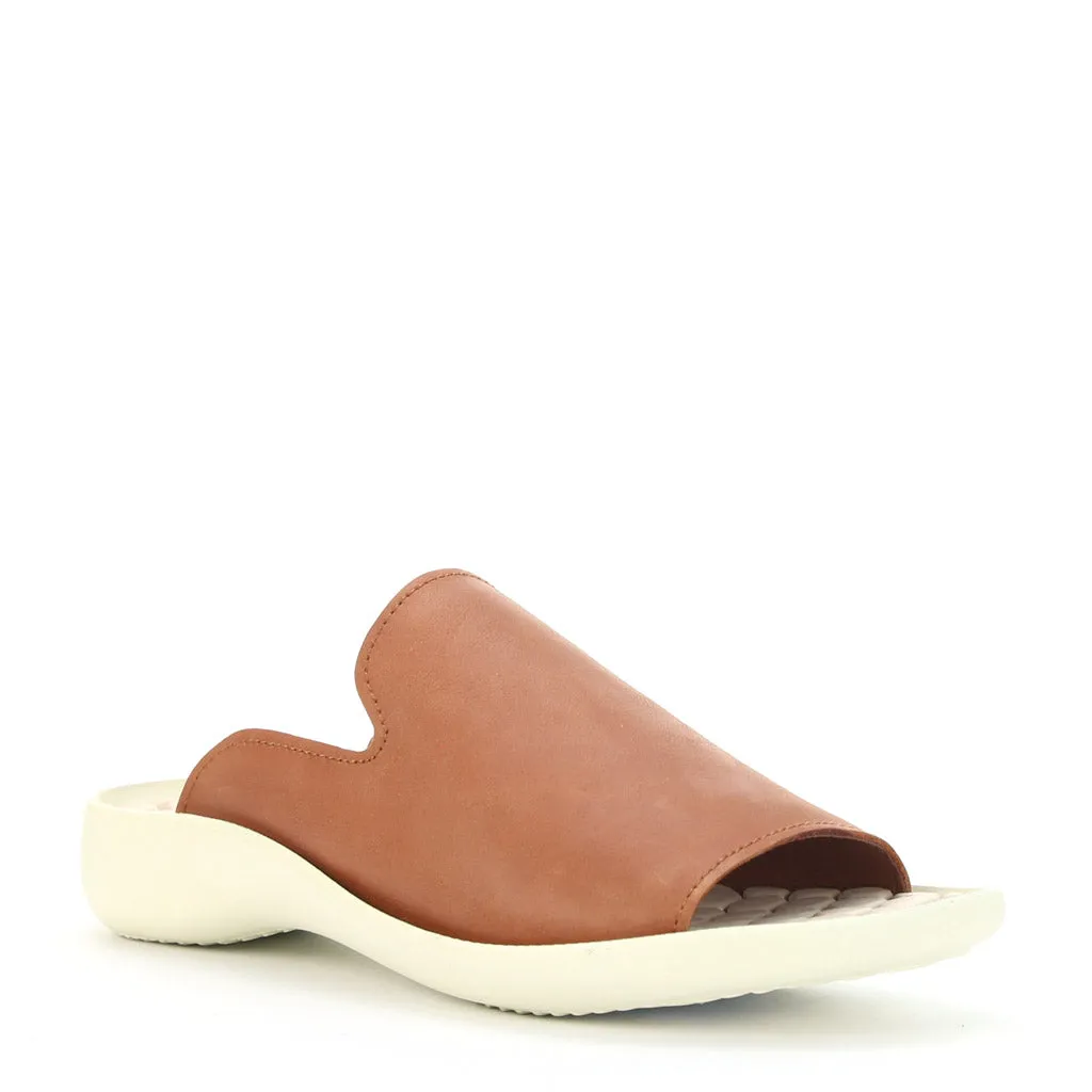 Catrin Flat Sandals