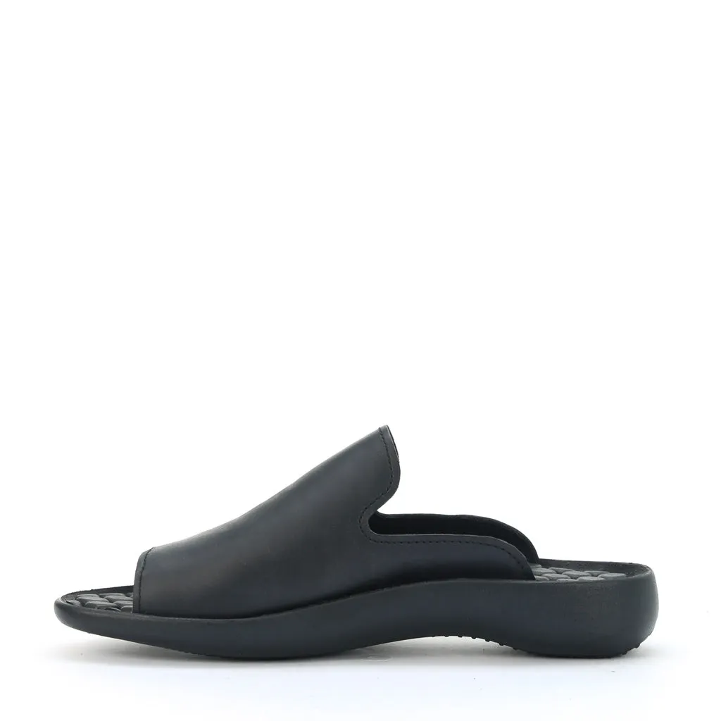 Catrin Flat Sandals