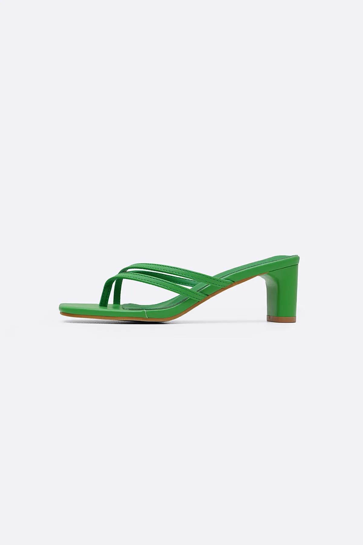 EDITORIAL BLOCK HEEL