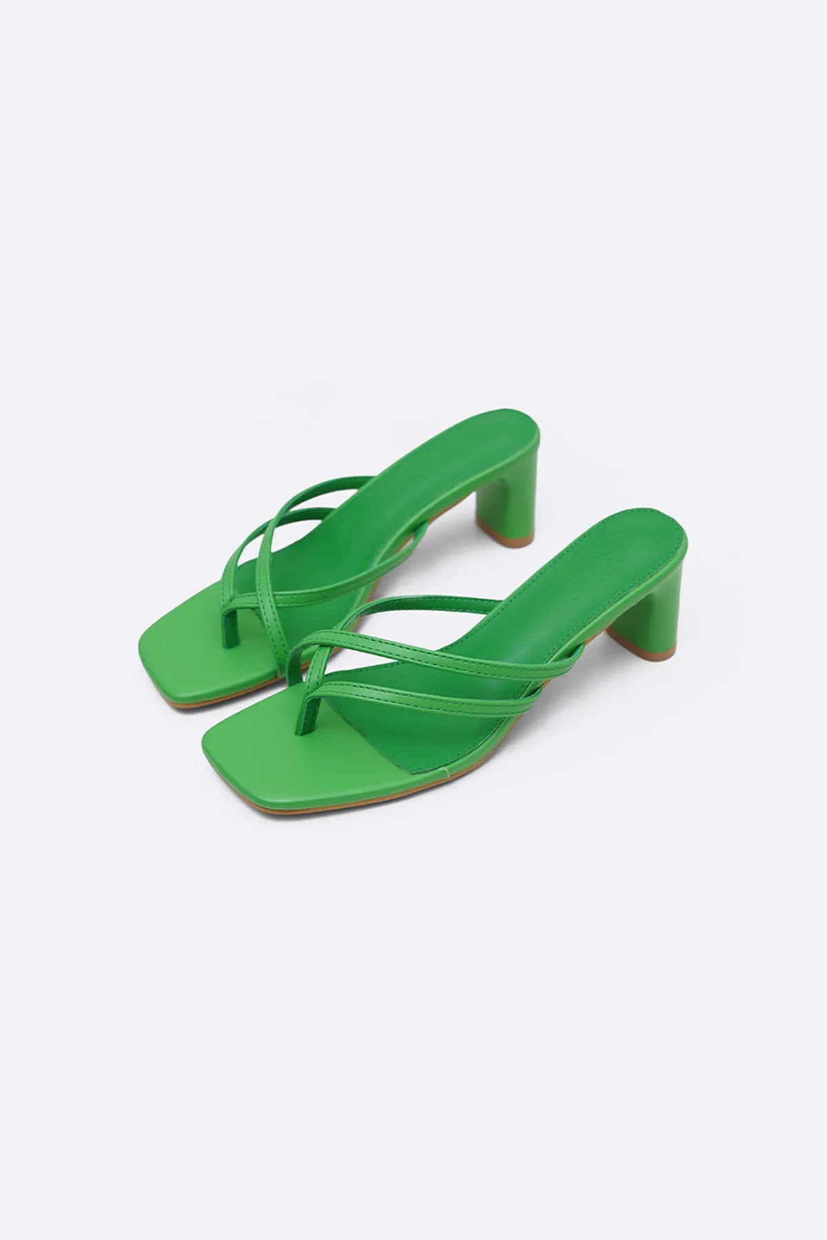 EDITORIAL BLOCK HEEL