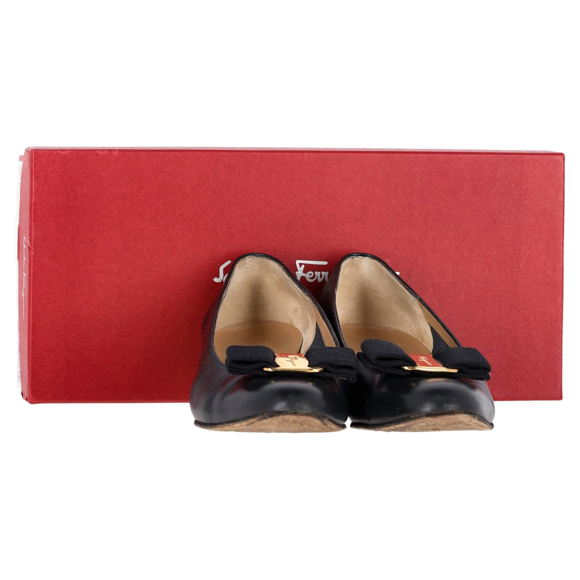 Ferragamo Vara Bow-Embellished Pumps in Black Leather