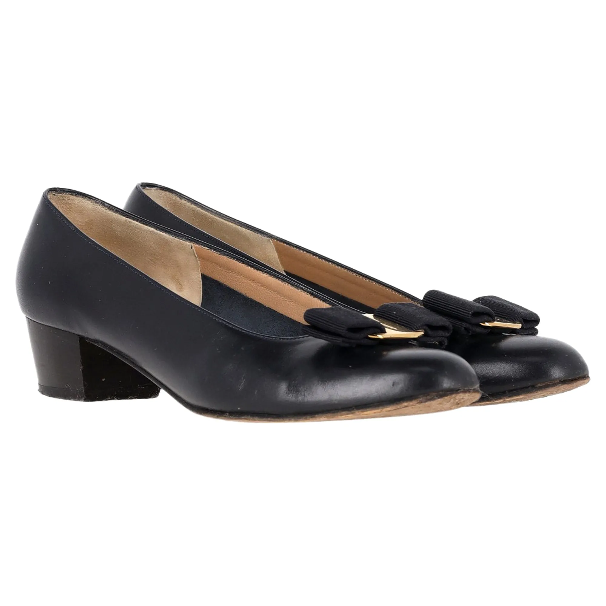 Ferragamo Vara Bow-Embellished Pumps in Black Leather