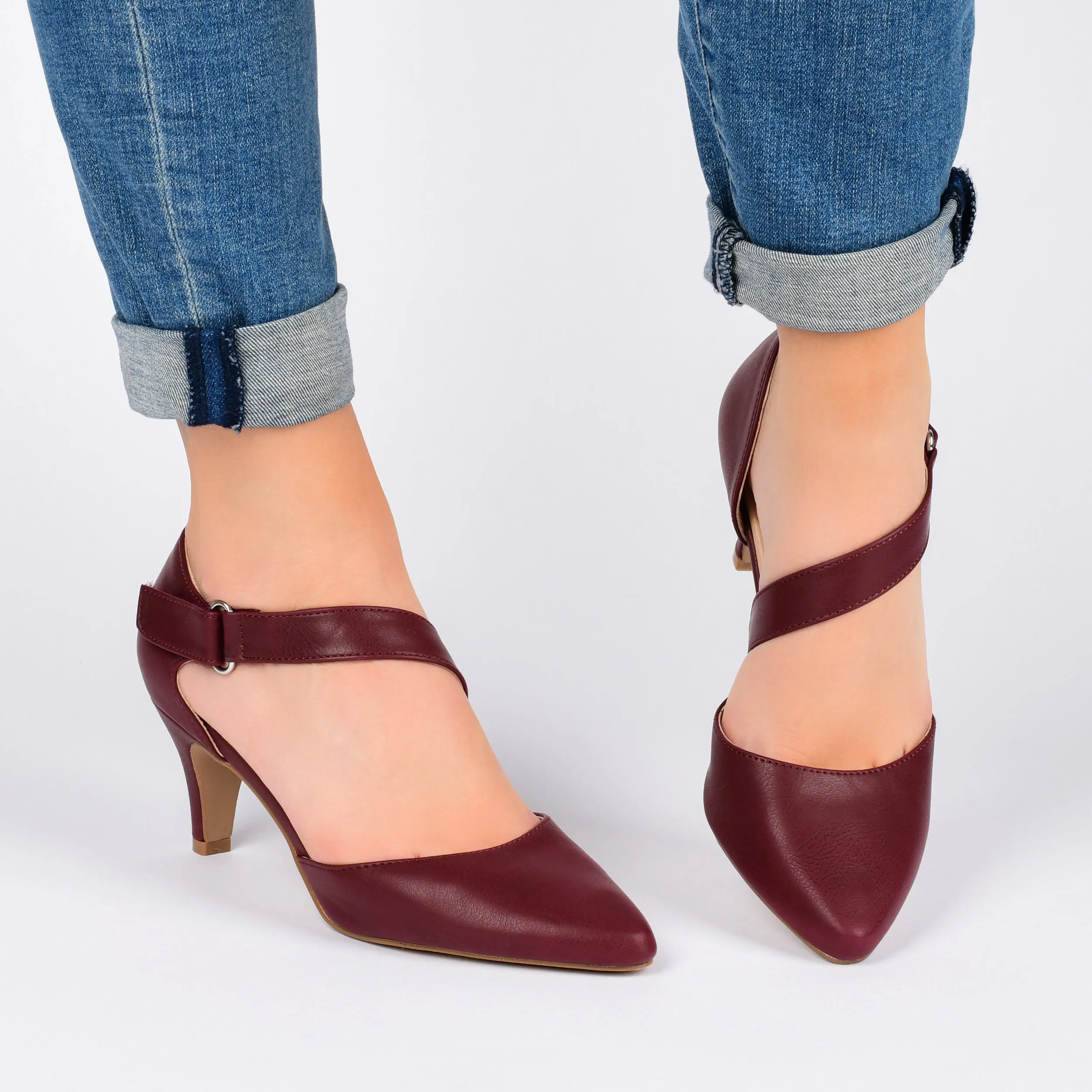 Journee Collection Women's Tru Comfort Foam Tillis Pump