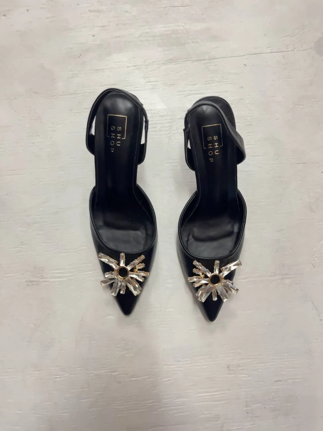 Noor Brooch Heels In Black