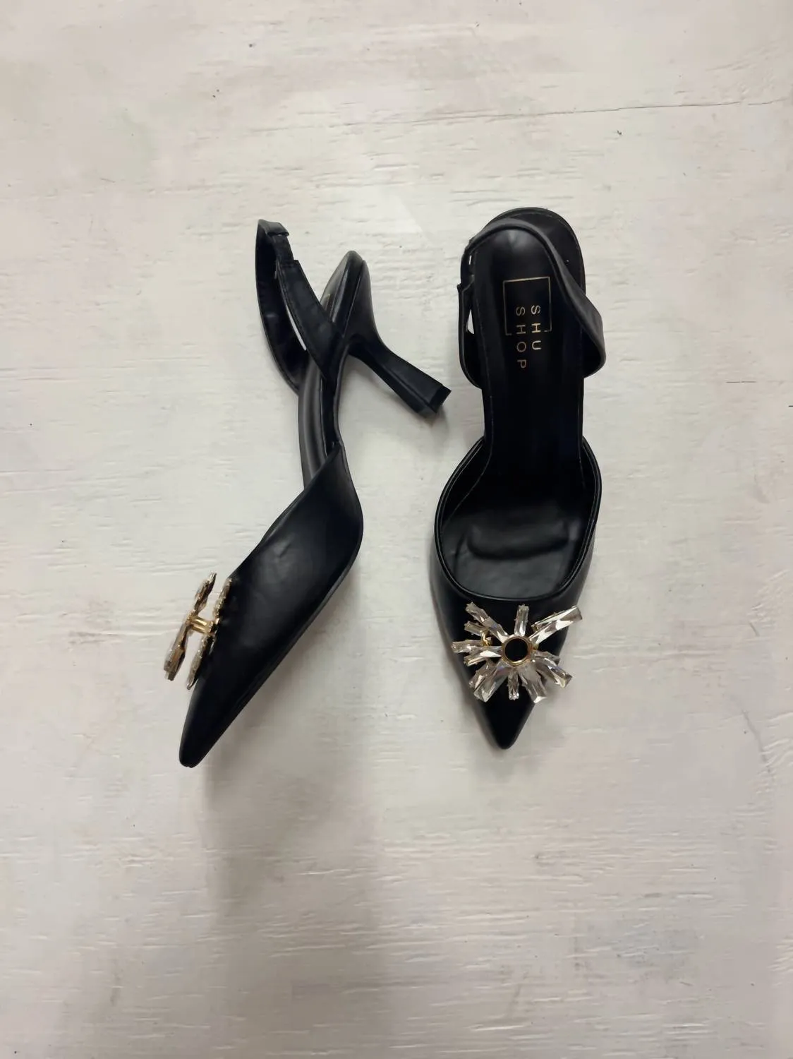 Noor Brooch Heels In Black