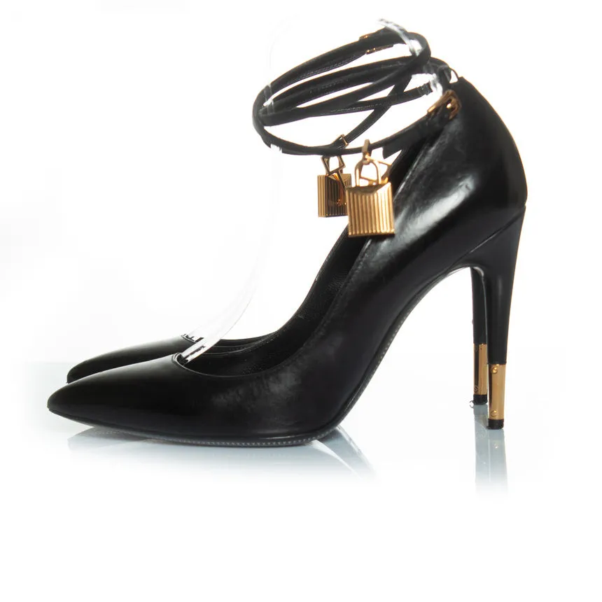 Padlock leather pumps in black
