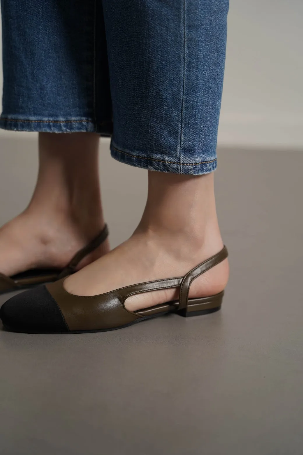 SLINGBACK PUMPS