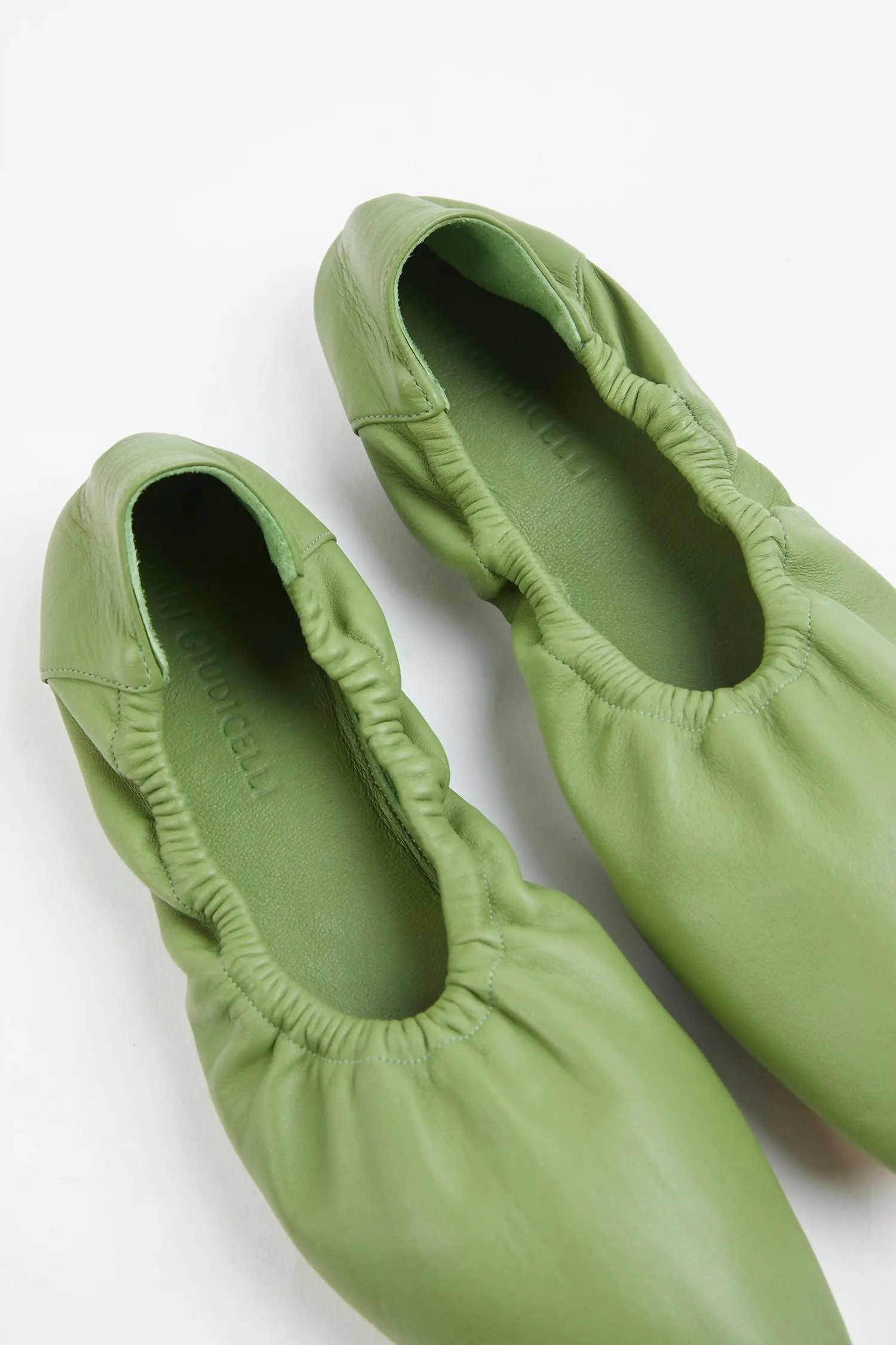 Travel Ballerina In Verde